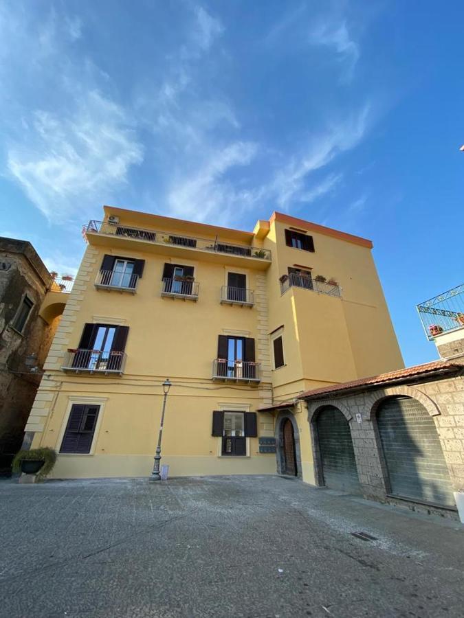 Vesuvio House Appartamento Indipendente E Centrale Sant'Agnello Bagian luar foto